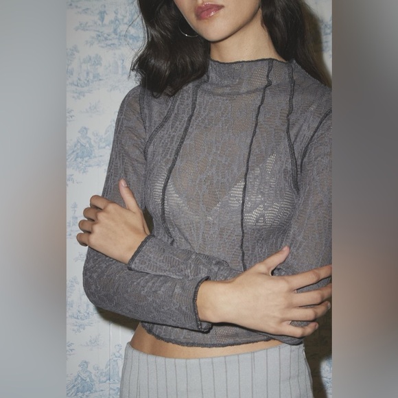 NWOT - Kimchi Blue Blair Seamed Long Sleeve Top - Size S - Picture 2 of 7